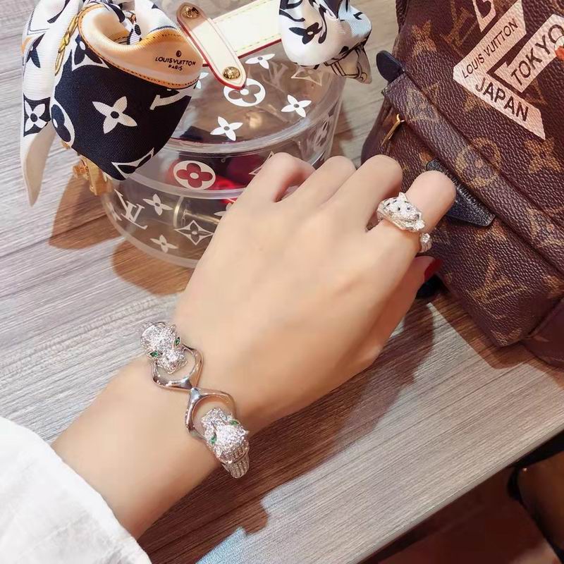 Cartier bracelet 11lyx22 (2)